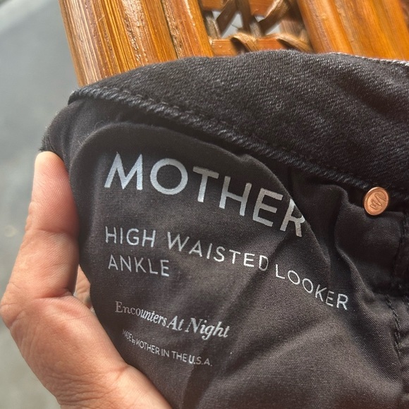MOTHER Classic Black Denim MOTHER
HIGH WAISTED LOOKER
ANKLE
Encounters AT Night - Picture 2 of 7